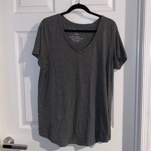 2/$25! Torrid V-neck Tee NWOT SIZE 2 (18/…
